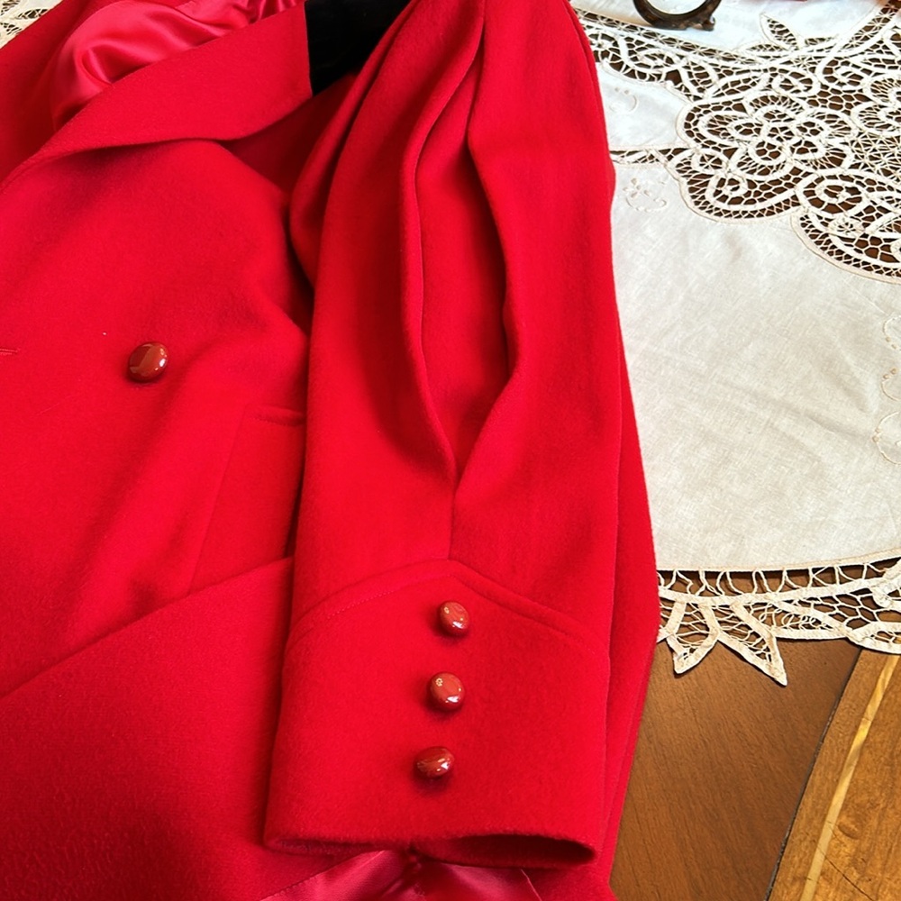 Leslie Fay Red Coat with Black Collar - Picture 14 of 14